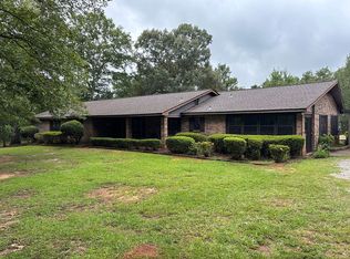 95 Ross Ln, Deatsville, AL 36022