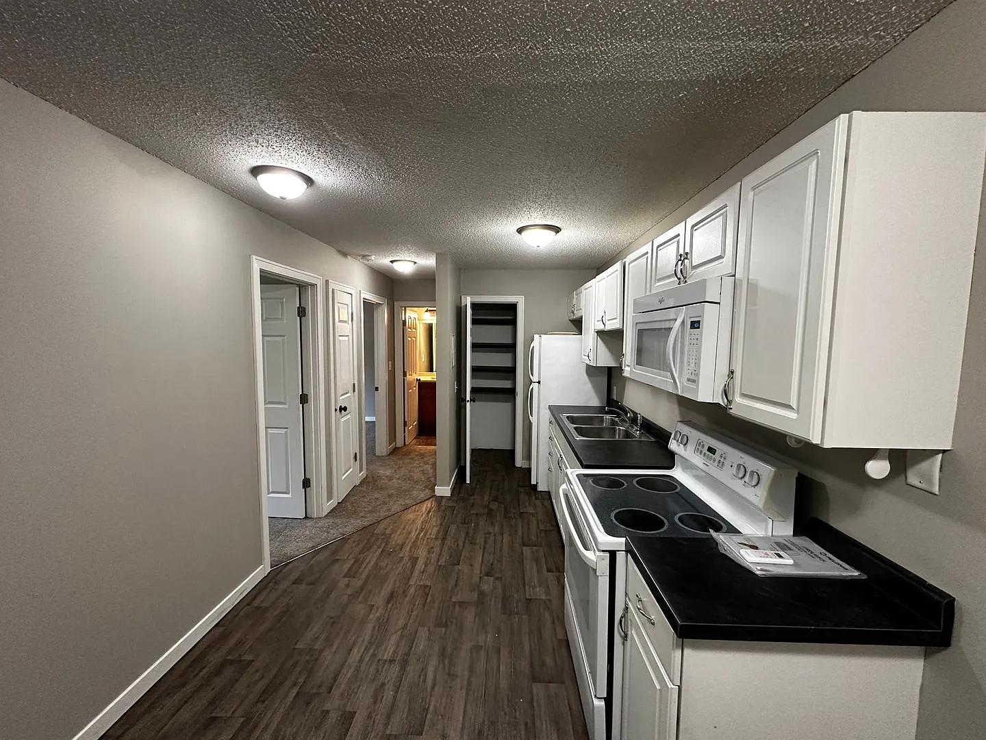 Multilevel Single Family Apartments — Photo 4