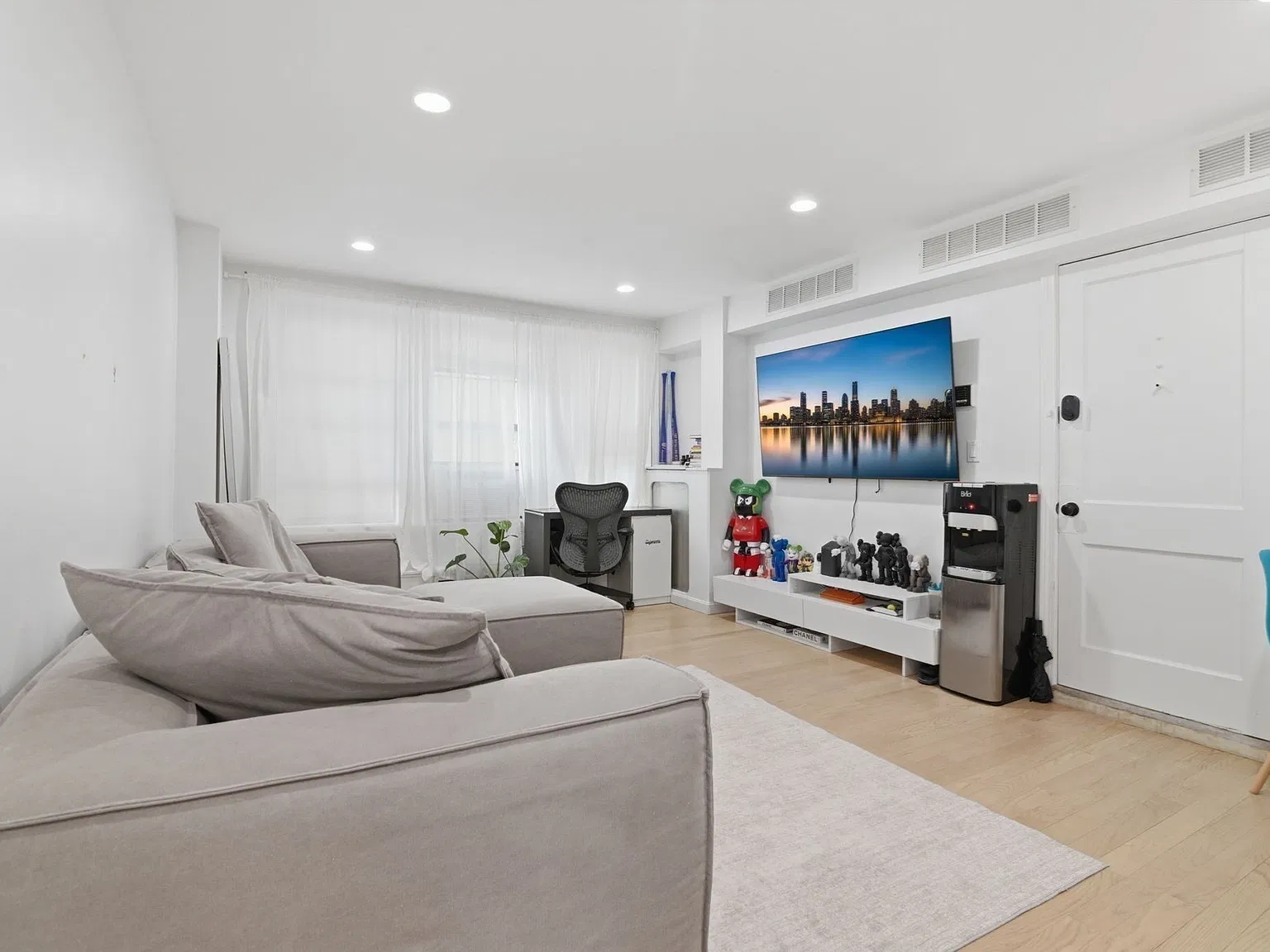 1 bed, 575 sqft, $3,000 — Photo 1