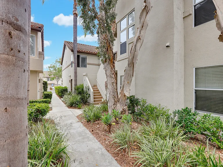27529 Serena — Photo 2