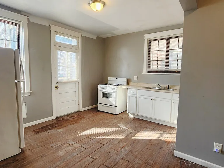 3702 Bates St #1F — Photo 2