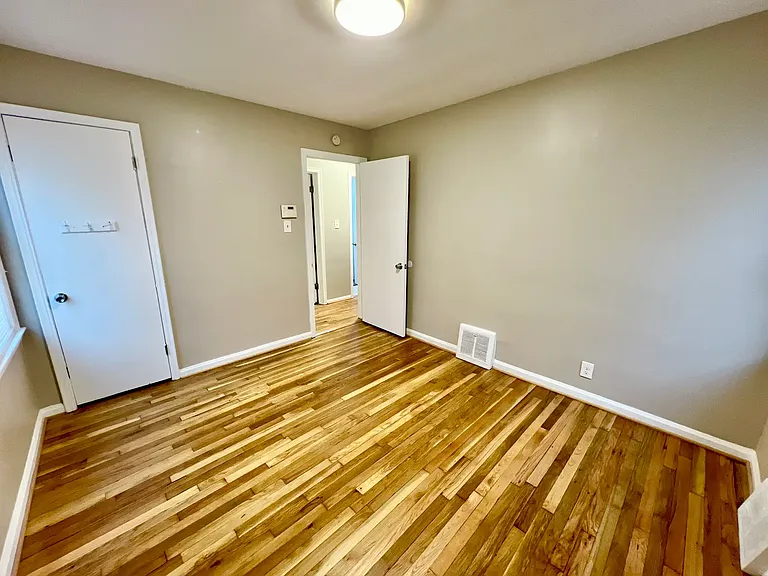 20489 Beech Daly Rd — Photo 9