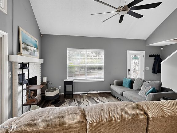 4th image of 418 Shallowford Circle