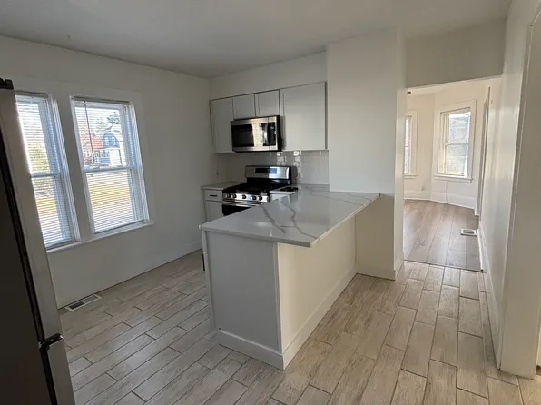 163 Laurens St Floor 1, Cranston, RI 02910