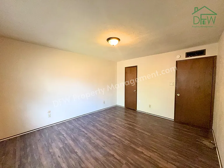 1233 Steinburg Ln — Photo 9