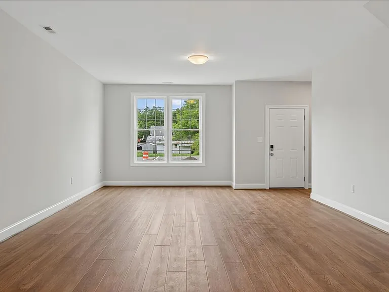 150 Carolina St — Photo 8