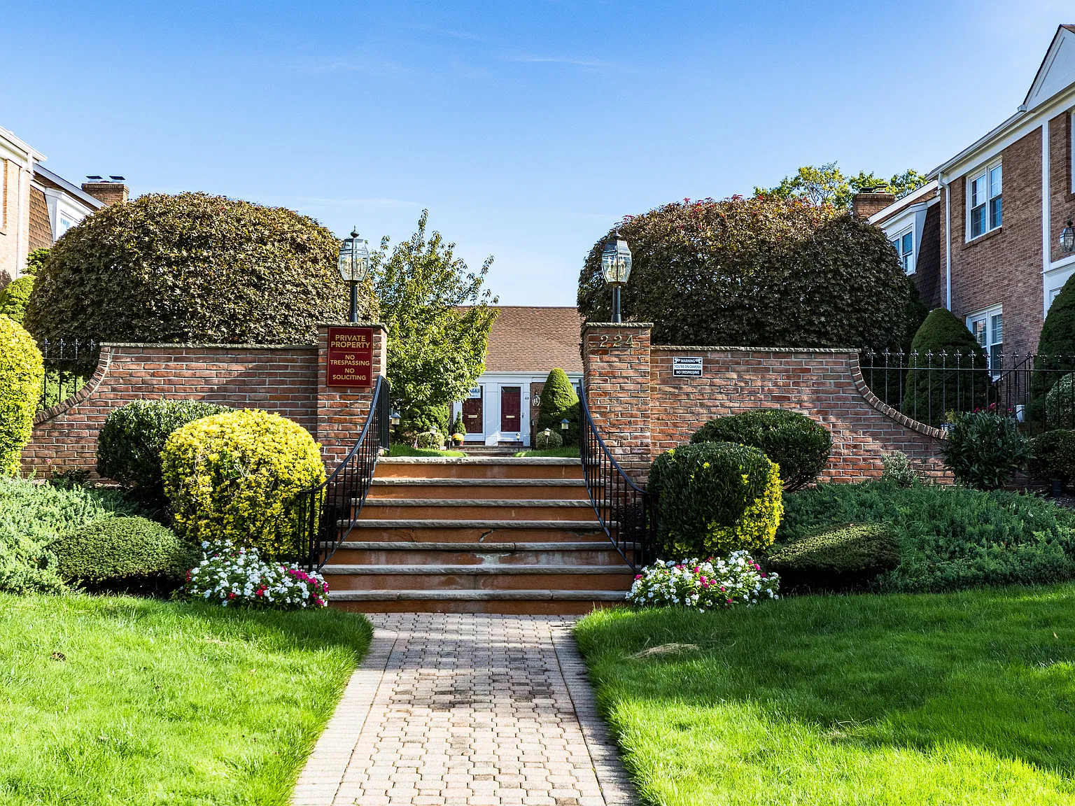 2 bed, $3,200 — Photo 1