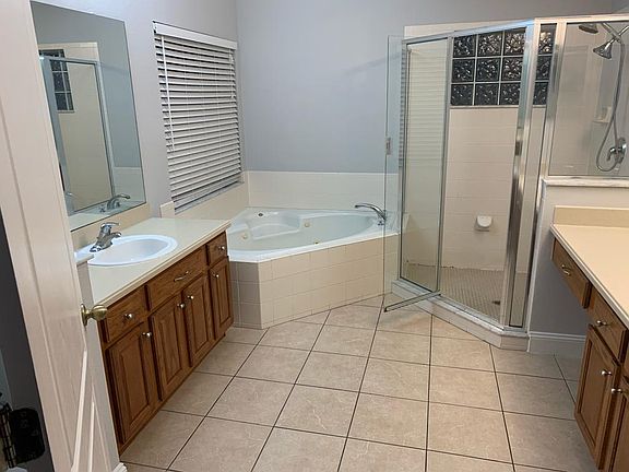 3rd image of 1401 Kellogg Dr