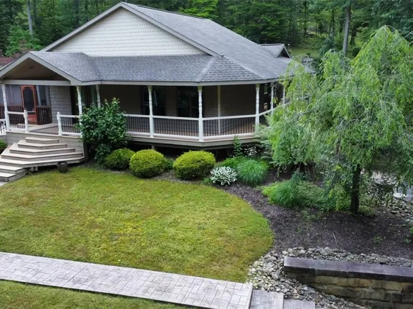 131 Oakwood Rd, Boyers, PA 16020