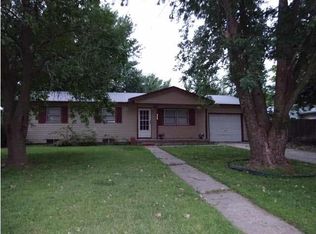 824 Pine St, Halstead, KS 67056