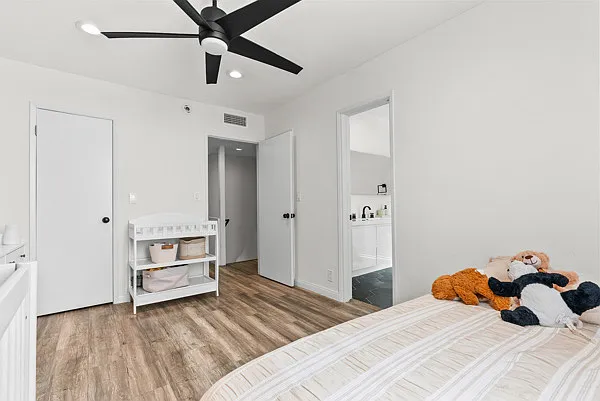 5409 Yarmouth Ave #3 — Photo 7