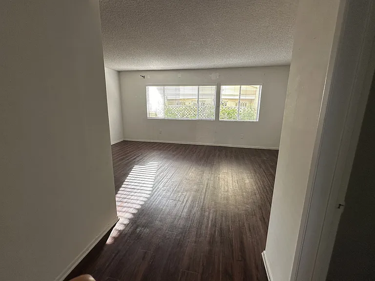 530 Esplanade — Photo 8