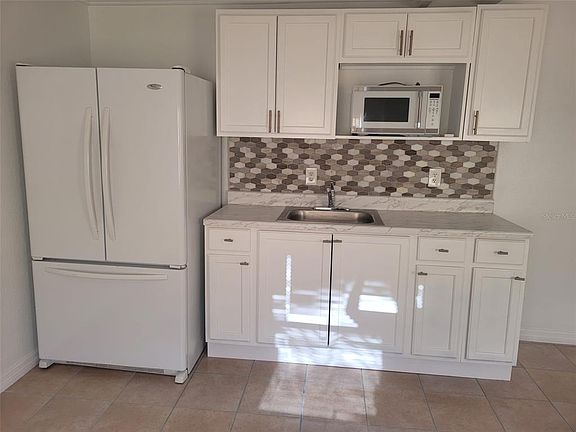 3rd image of 2108 RIDGEMORE DRIVE