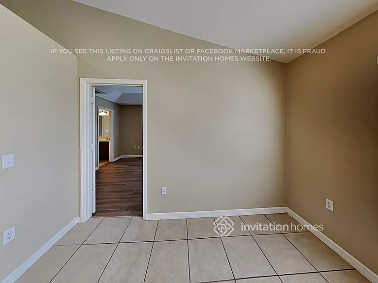 327 Huron Dr — Photo 6