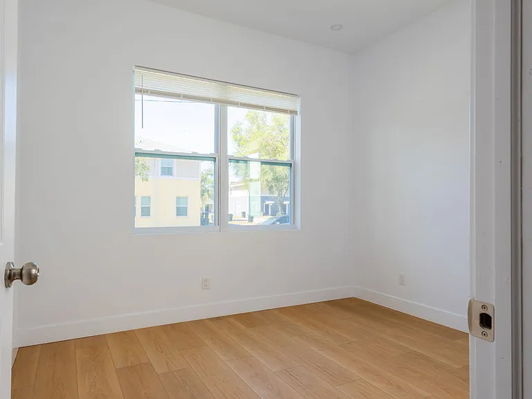 2401 10th Ave S #1 — Photo 8