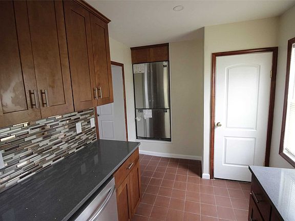 5th image of 215-22 104th Ave