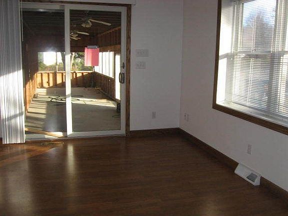 EATING AREA OFF KITCHEN