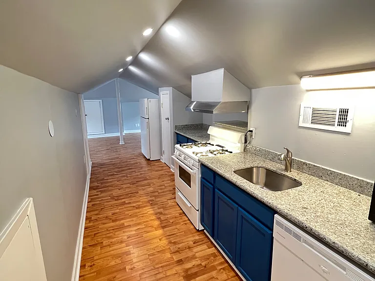 2427 Broadway St #B — Photo 5