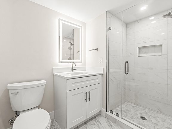 5th image of 7 E Stratford Dr Drive E #B