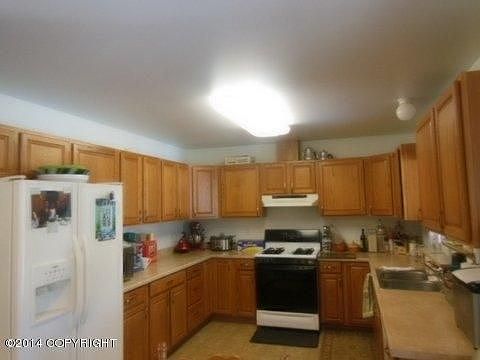 3rd image of 1631 W Vaunda Ave