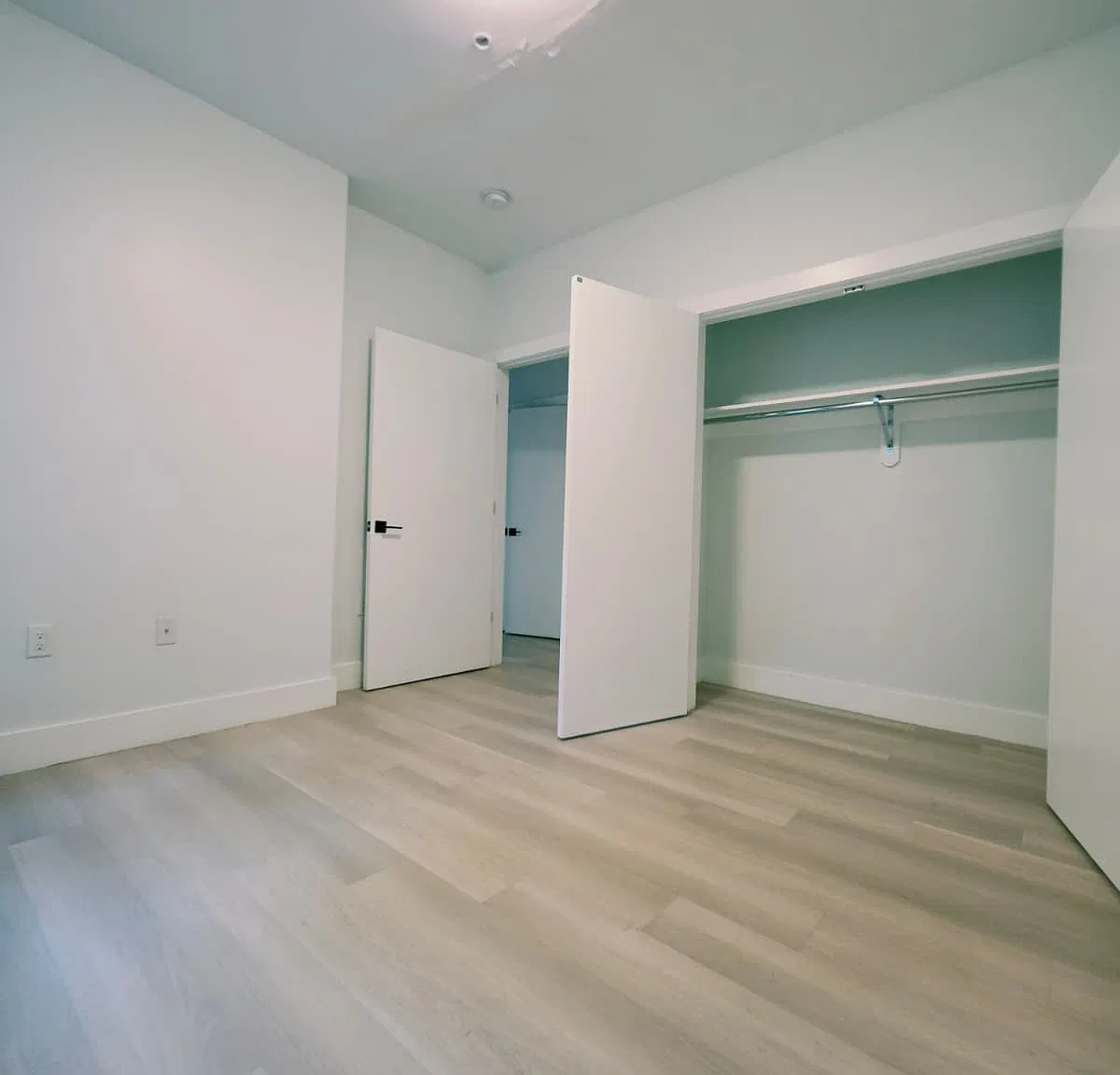 3 bed, 1000 sqft, $2,650 — Photo 4