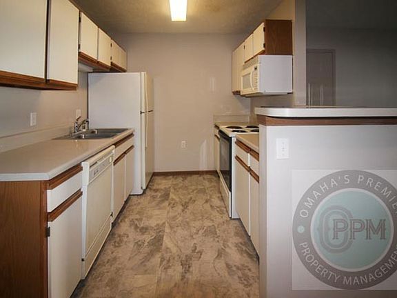 3rd image of 8003 S 48th St #8003/102