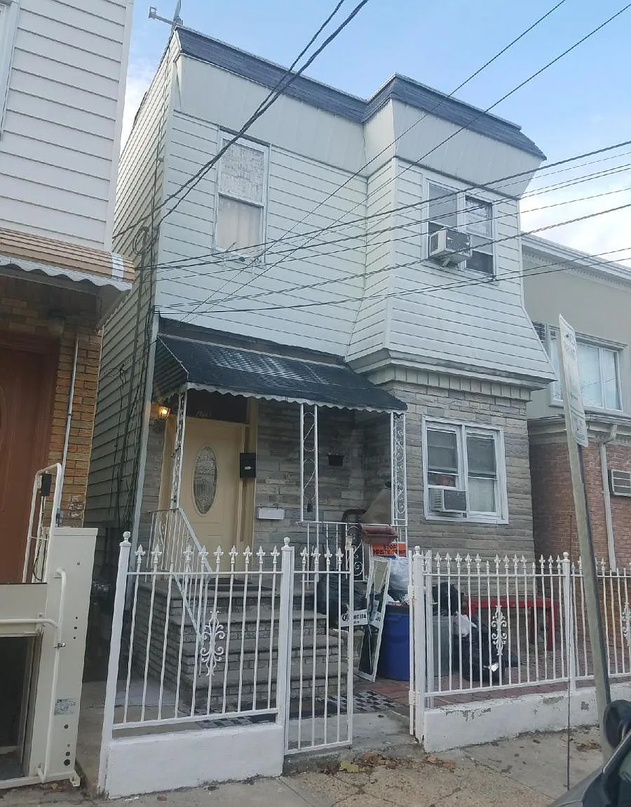 2 bed, 1100 sqft, $2,200 — Photo 1