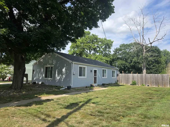 207 Decatur Rd, Marquette Heights, IL 61554