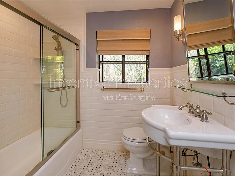 816 Putnam Ave — Photo 16