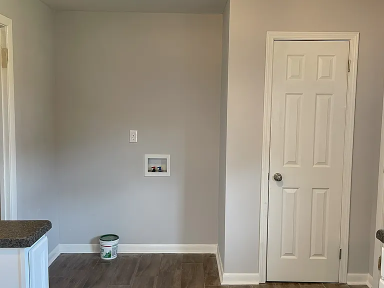 Washer / Dryer Hook Up & Kitchen Pantry