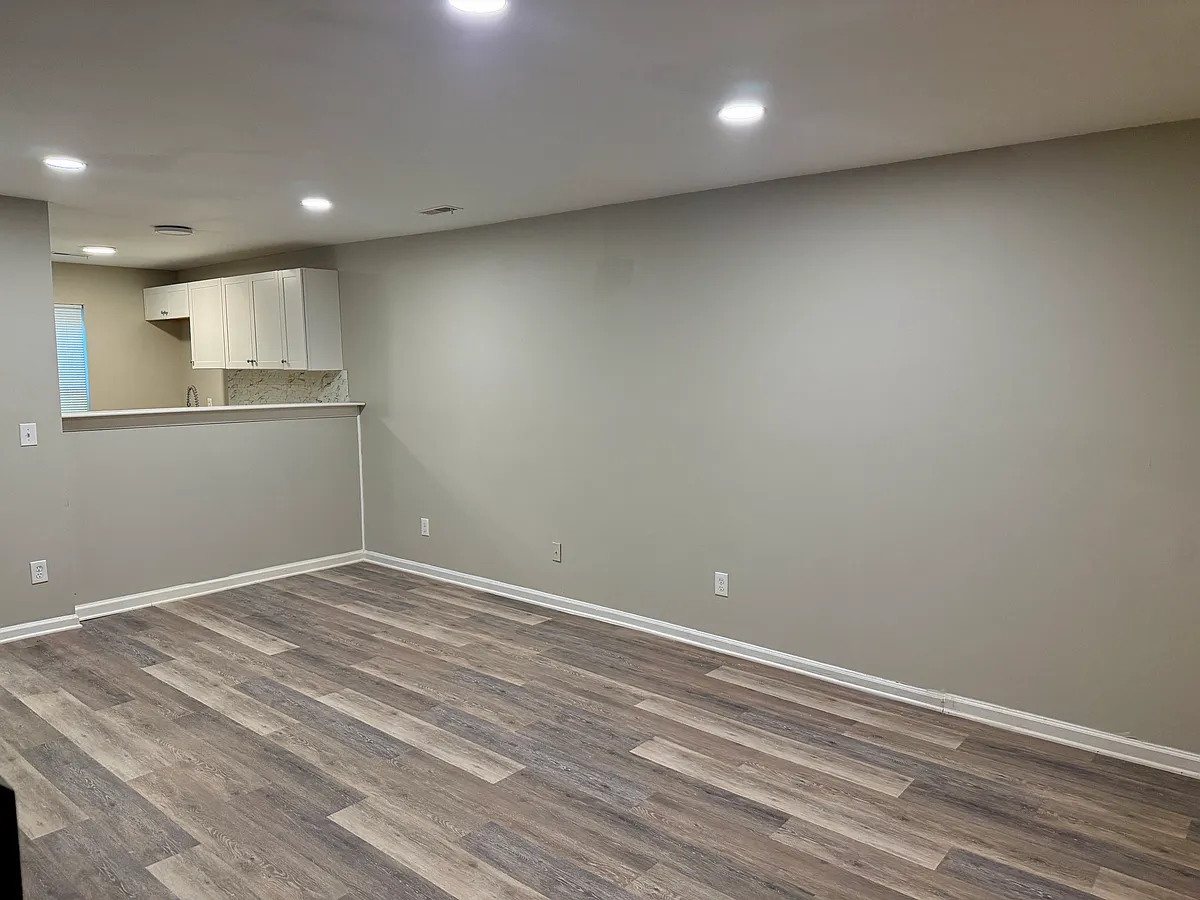 Building Photo - 3937 Briarhill Dr