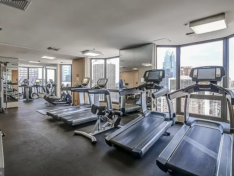 2020 Walnut St #9M — Photo 6