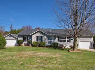 15 Cameron Dr, Etowah, NC 28729