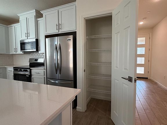 5th image of 2153 N Renn Ave