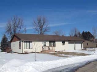 704 Fire Leaf Rd, Luverne, MN 56156