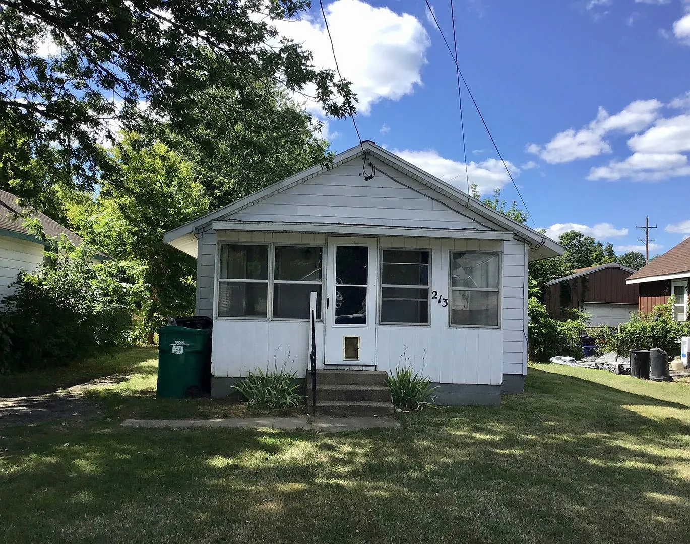 2 bed, 1.0 bath, 724 sqft, $1,200 — Photo 1