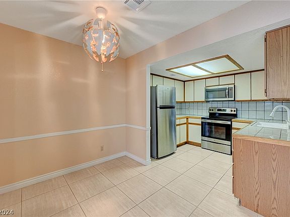 5th image of 1337 Del Mar St #202