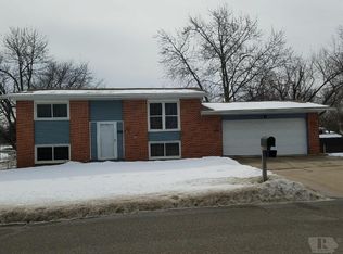 208 Westwood Dr, Marshalltown, IA 50158