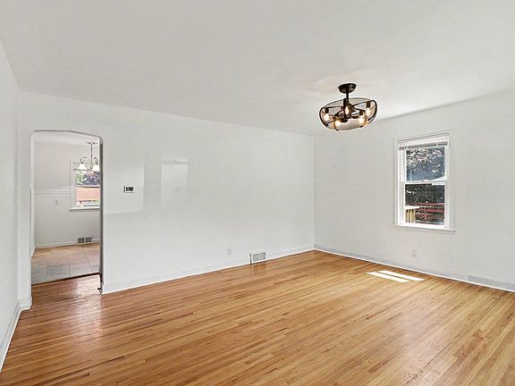 5th image of 145 18th Ave S
