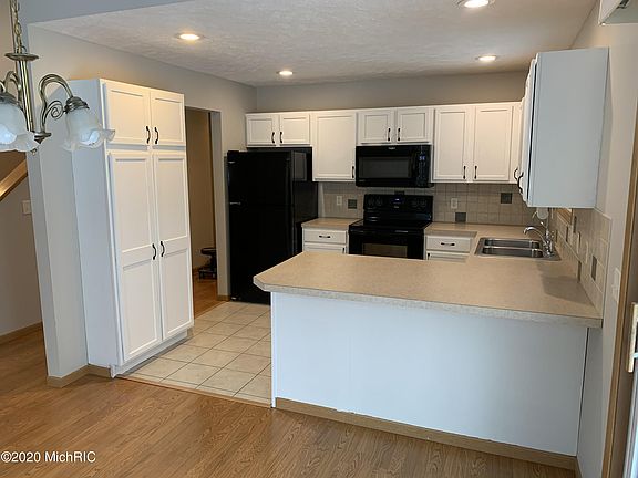3rd image of 11860 Seven Pine Dr