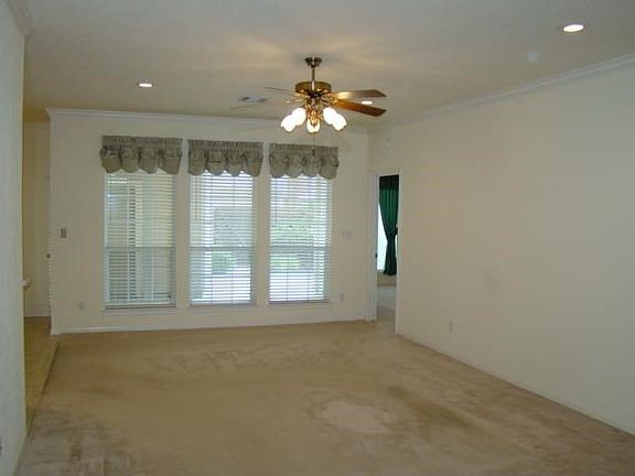 4th image of 7830 Pecan Dr