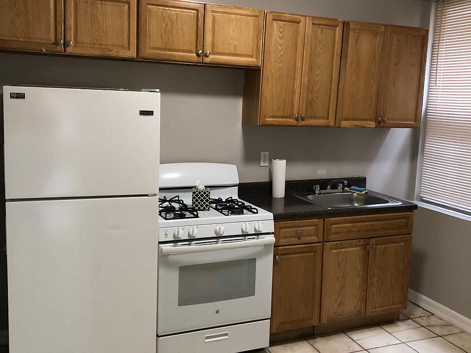Eat-in kitchen