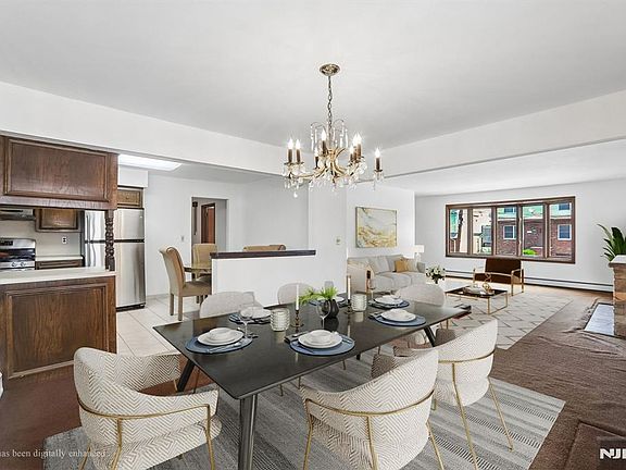 4th image of 355 Chestnut Ave