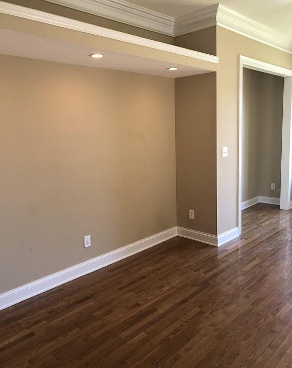 2nd image of 211 Fairview W