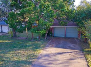 813 Clover Hill Ln, Cedar Hill, TX 75104