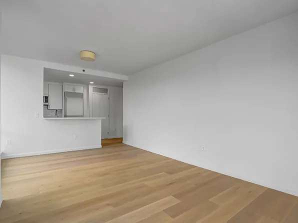 635 West 42nd Street image 10 of 28