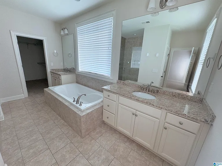 4872 Heritage Hills Way — Photo 8