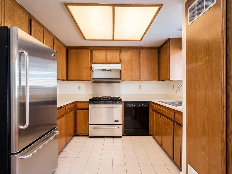 545 South St #4 — Photo 8