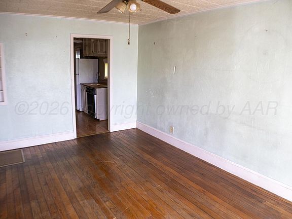 3rd image of 206 Maple St