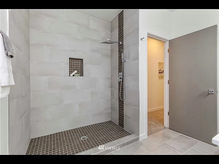 9221 Ashworth Ave N #C — Photo 24
